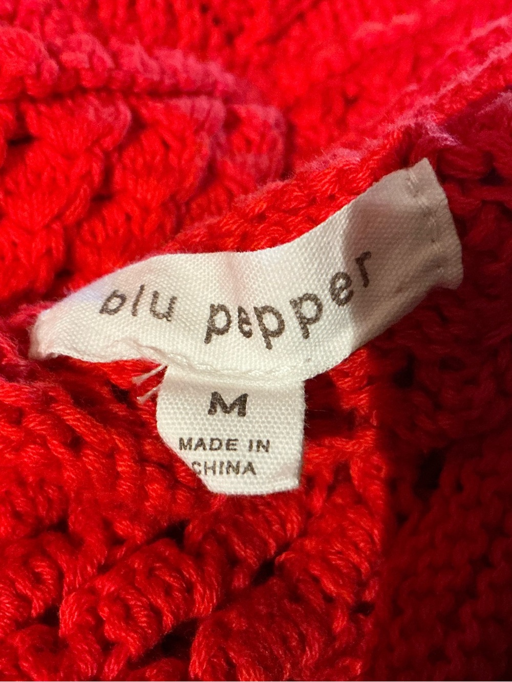 Blu Pepper Red Crochet Knit Cropped Top Cold Shoulder Ruffle Accent Boho Size M - Picture 11 of 12